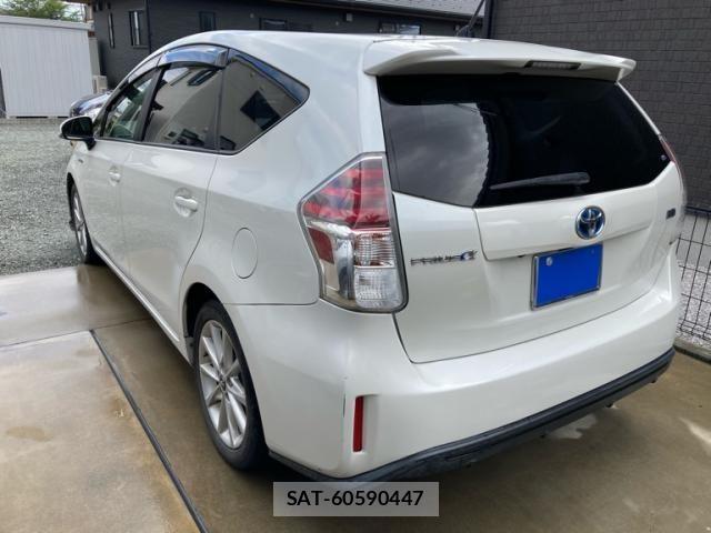 Toyota PRIUS ALPHA 2015-09 7619379-1