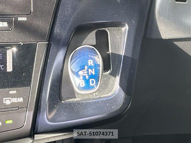 Toyota PRIUS ALPHA 2012-10 7619368-19