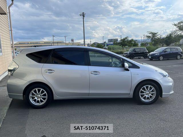 Toyota PRIUS ALPHA 2012-10 7619368-22