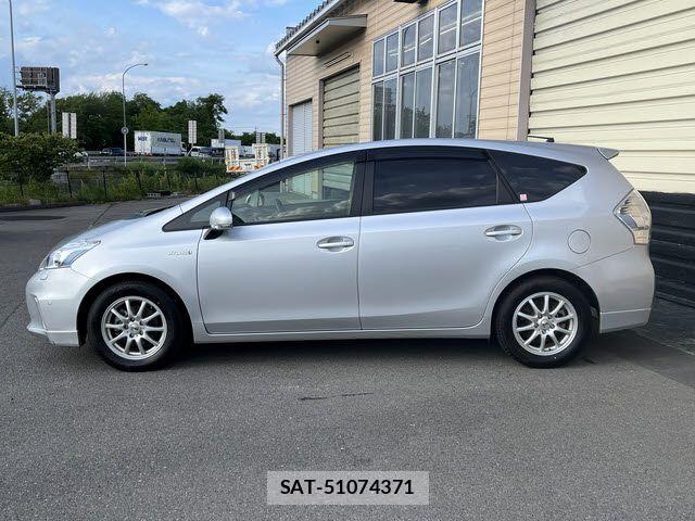 Toyota PRIUS ALPHA 2012-10 7619368-23