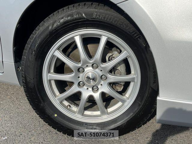 Toyota PRIUS ALPHA 2012-10 7619368-26
