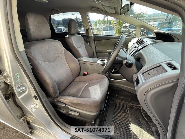 Toyota PRIUS ALPHA 2012-10 7619368-3