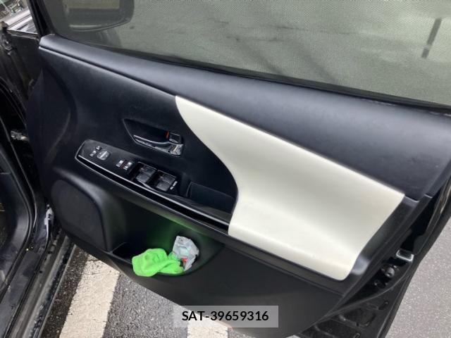 Toyota PRIUS ALPHA 2018-03 7727522-15