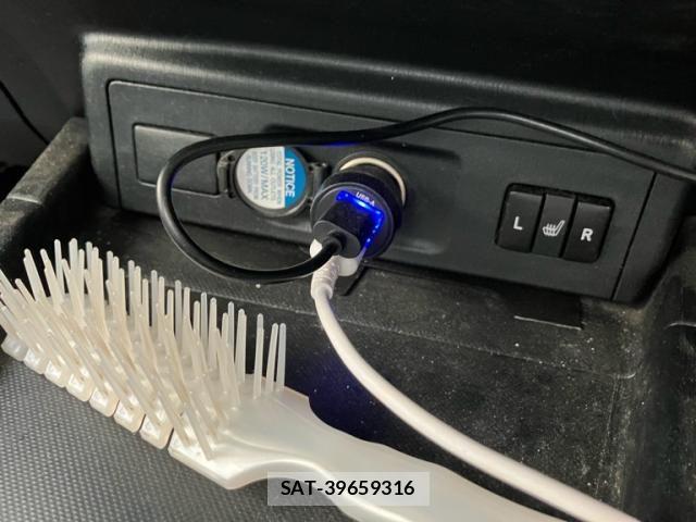 Toyota PRIUS ALPHA 2018-03 7727522-23