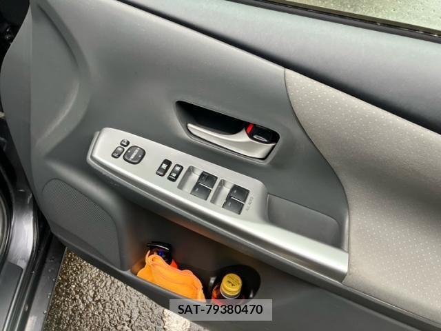 Toyota PRIUS ALPHA 2011-12 7727560-17