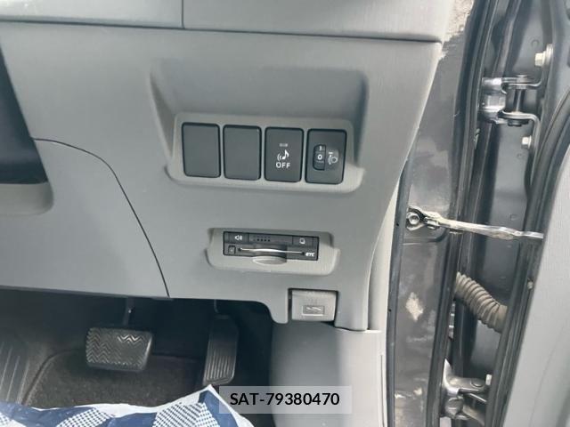 Toyota PRIUS ALPHA 2011-12 7727560-18