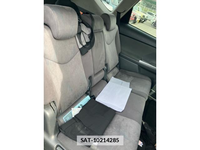 Toyota PRIUS ALPHA 2011-08 7727563-15