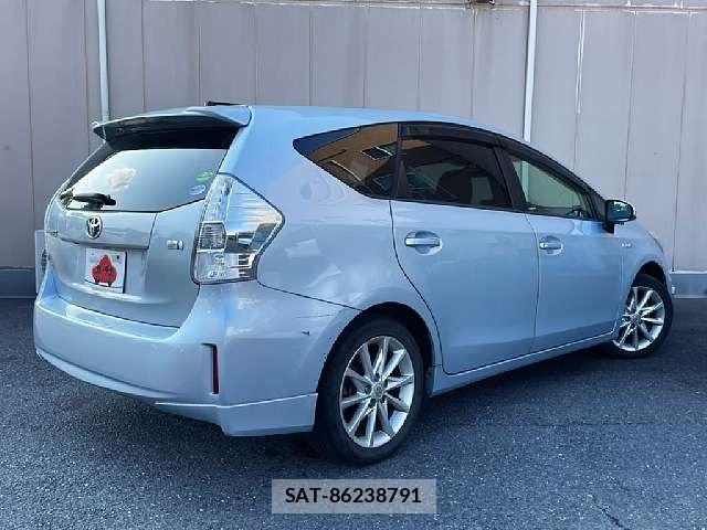 Toyota PRIUS ALPHA 2013-08 7788466-2