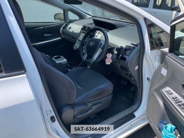 Toyota PRIUS ALPHA 2011-09 7788440-17
