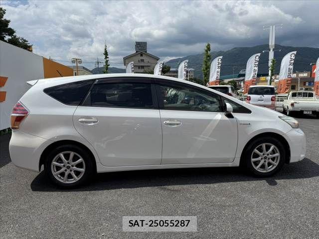 Toyota PRIUS ALPHA 2016-01 7788468-11