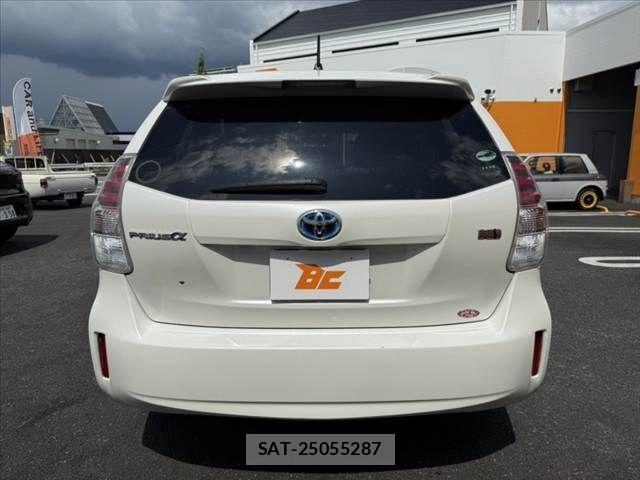 Toyota PRIUS ALPHA 2016-01 7788468-13