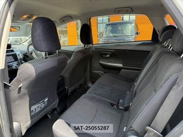 Toyota PRIUS ALPHA 2016-01 7788468-17