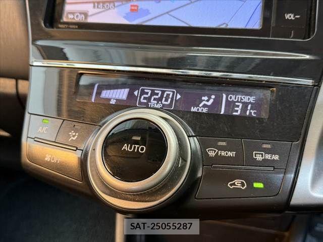 Toyota PRIUS ALPHA 2016-01 7788468-21