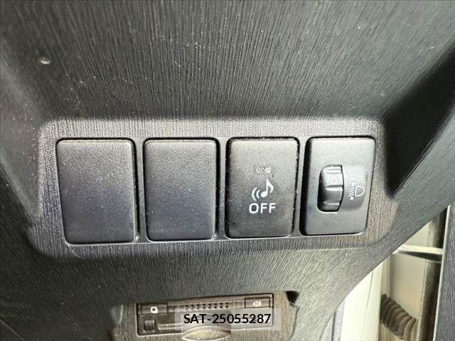 Toyota PRIUS ALPHA 2016-01 7788468-27