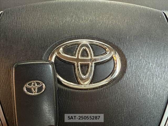 Toyota PRIUS ALPHA 2016-01 7788468-2