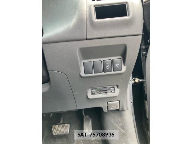 Toyota PRIUS ALPHA 2013-04 7788447-21