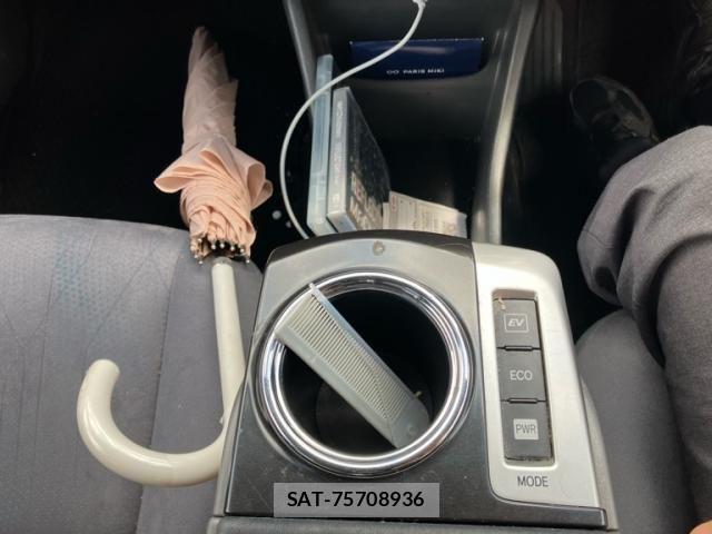 Toyota PRIUS ALPHA 2013-04 7788447-26