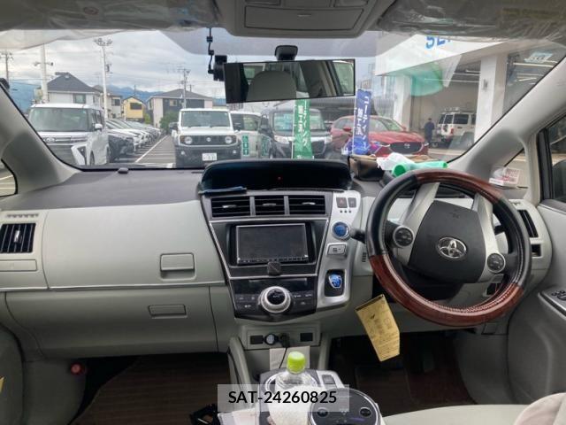Toyota PRIUS ALPHA 2012-06 7878975-12