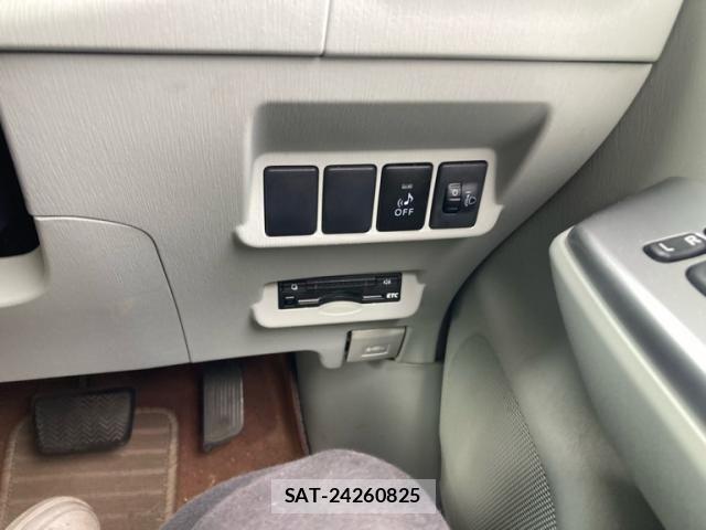 Toyota PRIUS ALPHA 2012-06 7878975-16
