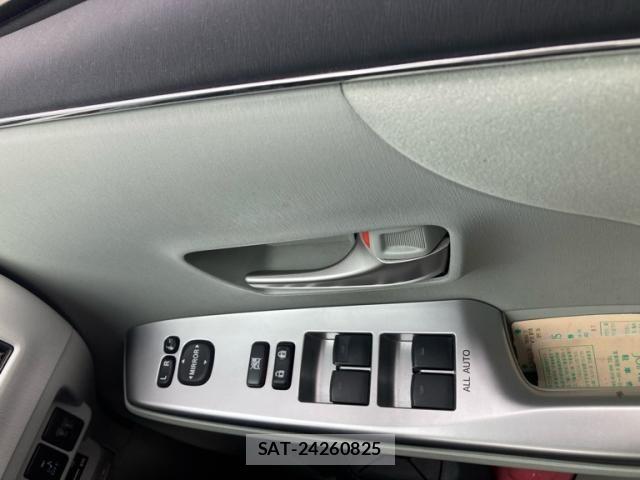 Toyota PRIUS ALPHA 2012-06 7878975-17