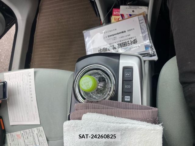 Toyota PRIUS ALPHA 2012-06 7878975-20