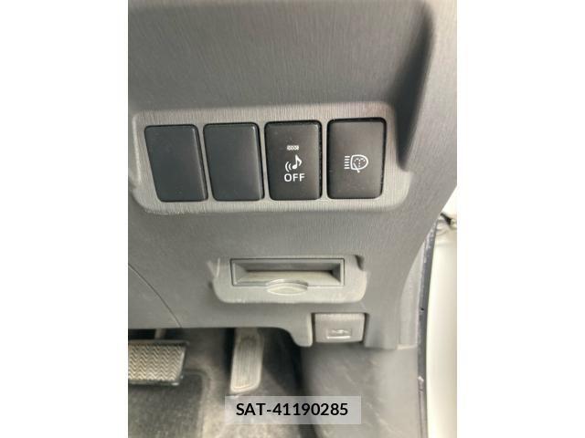 Toyota PRIUS ALPHA 2013-07 7878974-11