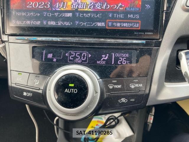 Toyota PRIUS ALPHA 2013-07 7878974-16