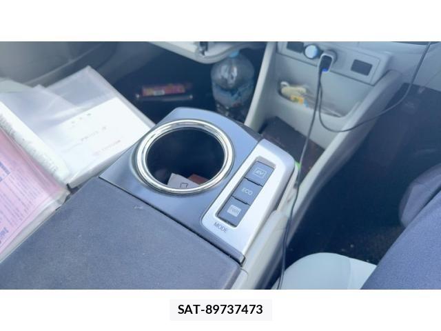 Toyota PRIUS ALPHA 2013-04 7878971-12