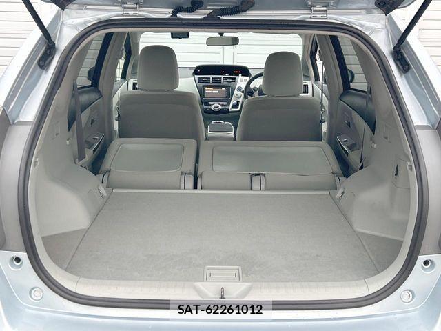 Toyota PRIUS ALPHA 2011-12 7878977-11