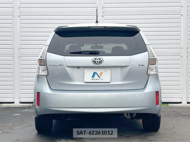 Toyota PRIUS ALPHA 2011-12 7878977-16