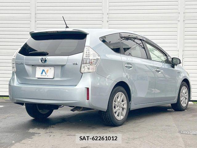 Toyota PRIUS ALPHA 2011-12 7878977-18
