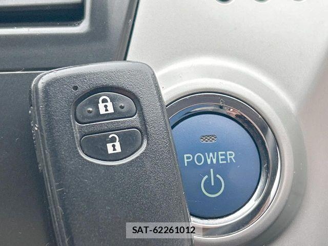 Toyota PRIUS ALPHA 2011-12 7878977-8