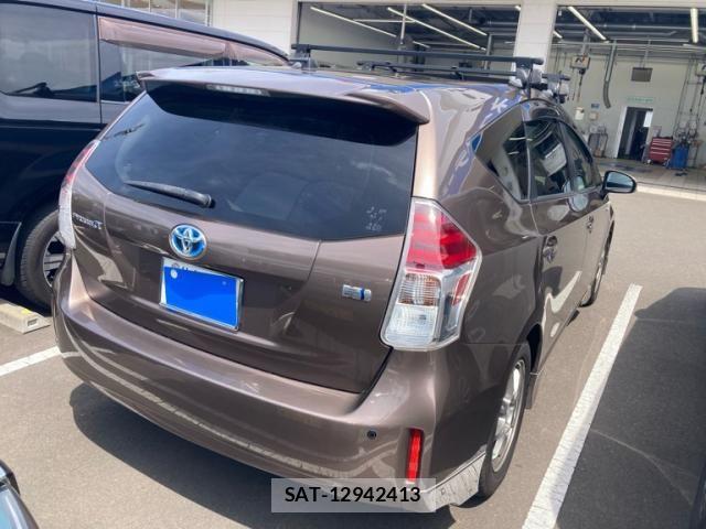 Toyota PRIUS ALPHA 2015-06 7878969-10