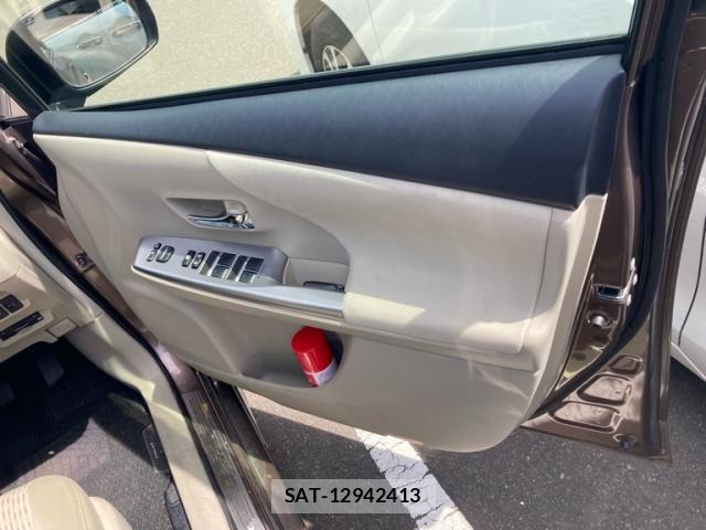 Toyota PRIUS ALPHA 2015-06 7878969-15