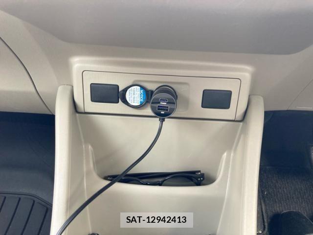 Toyota PRIUS ALPHA 2015-06 7878969-23