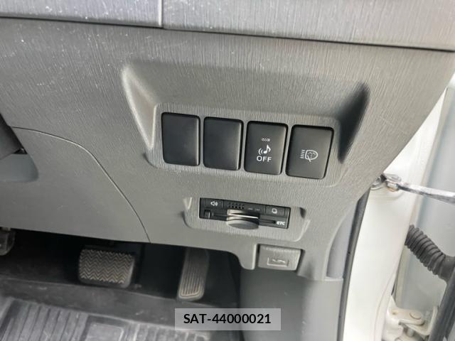 Toyota PRIUS ALPHA 2012-03 7878992-11
