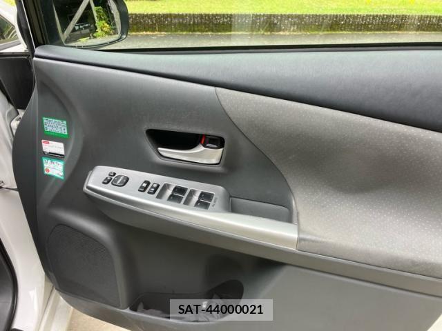 Toyota PRIUS ALPHA 2012-03 7878992-15