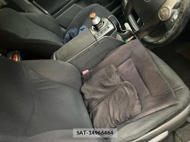 Toyota PRIUS ALPHA 2014-03 7878991-10