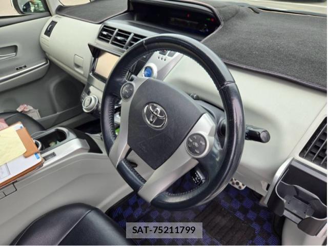Toyota PRIUS ALPHA 2012-04 7963353-10