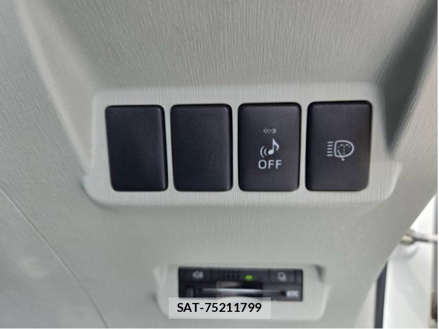 Toyota PRIUS ALPHA 2012-04 7963353-11