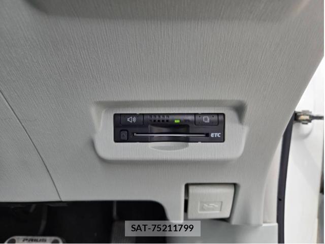 Toyota PRIUS ALPHA 2012-04 7963353-12