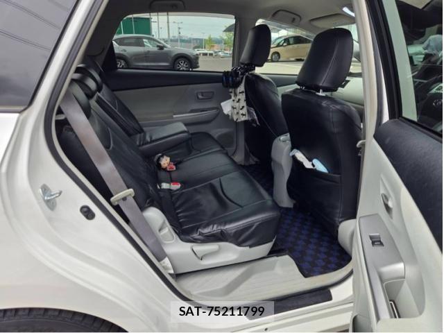 Toyota PRIUS ALPHA 2012-04 7963353-13