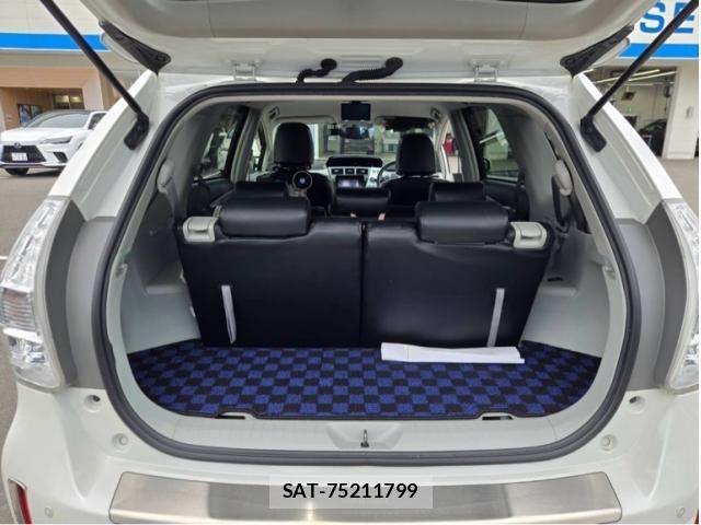 Toyota PRIUS ALPHA 2012-04 7963353-15