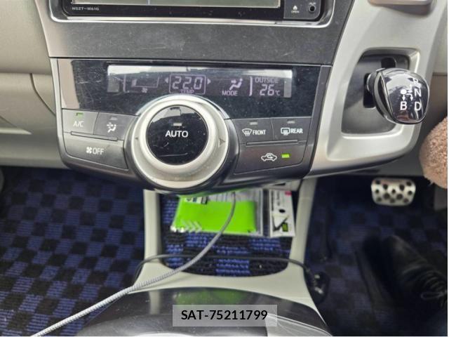 Toyota PRIUS ALPHA 2012-04 7963353-17