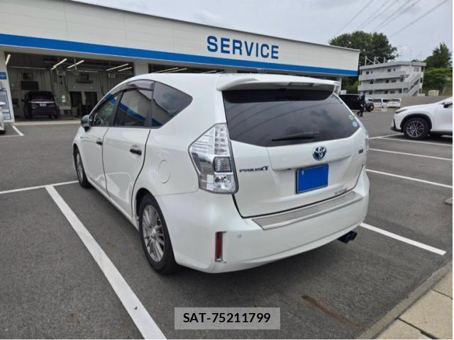 Toyota PRIUS ALPHA 2012-04 7963353-1