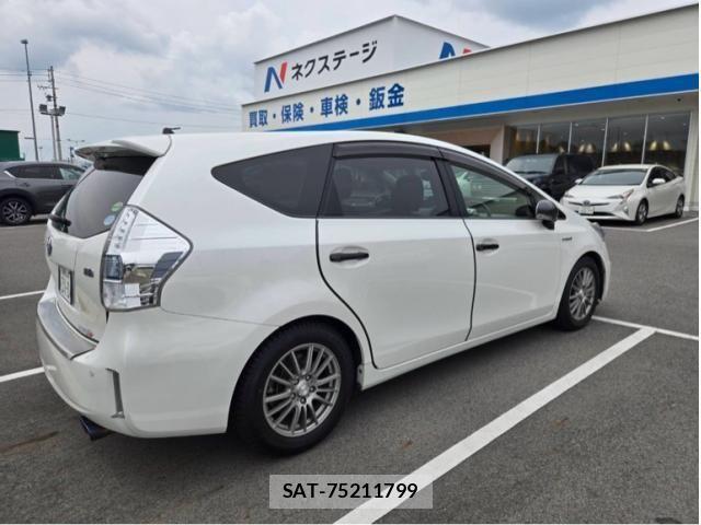 Toyota PRIUS ALPHA 2012-04 7963353-2