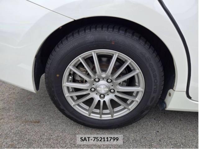 Toyota PRIUS ALPHA 2012-04 7963353-4
