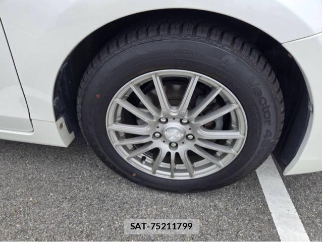 Toyota PRIUS ALPHA 2012-04 7963353-5