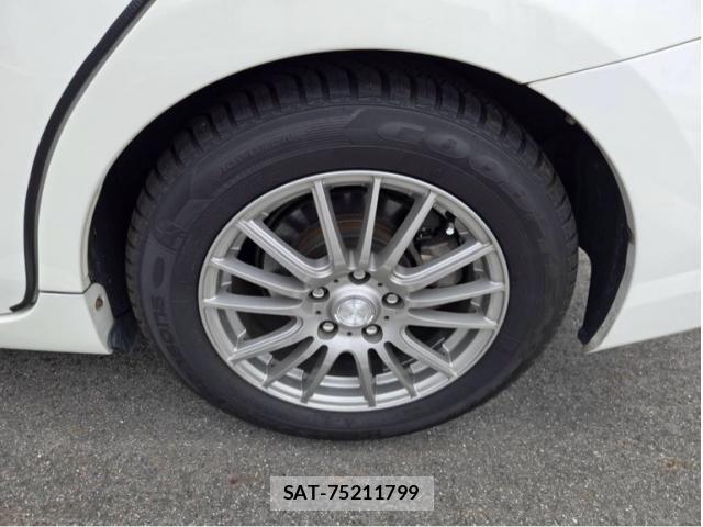 Toyota PRIUS ALPHA 2012-04 7963353-7