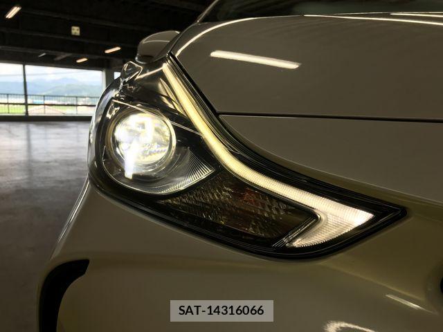 Toyota PRIUS ALPHA 2018-09 7963348-23